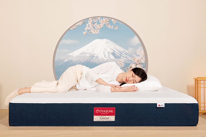 Nệm cô gái nằm ngủ trên nệm Foam TanchoOyasumi Tancho nâng đỡ hoàn hảo